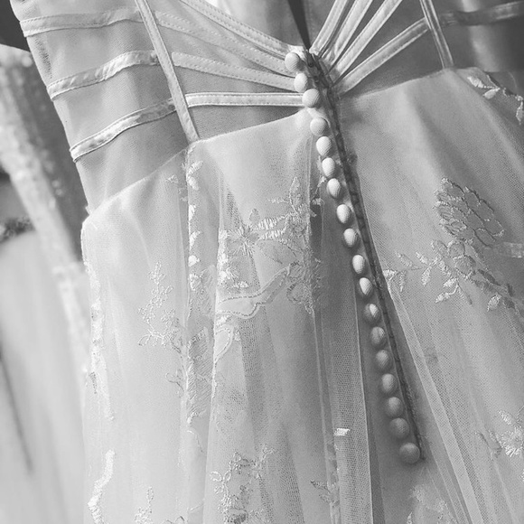 Wedding Dress - Picture 5 of 8